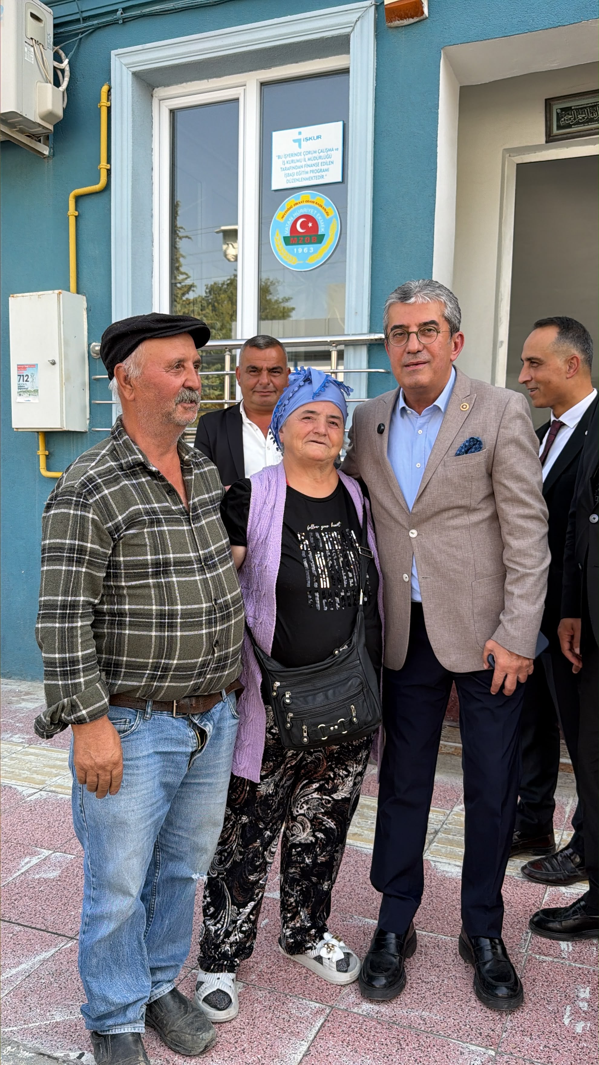 Görseli seçmek için tıklayın; sürükleyebilir veya Delete tuşuyla silebilirsiniz. Gökhan Günaydın